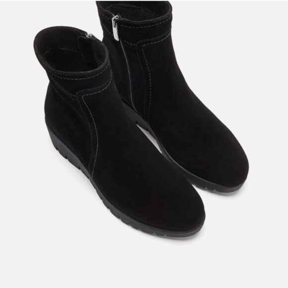 La Canadienne Women’s TOKEN Suede Waterproof Wedge Bootie – Black – Size 6 - Picture 8 of 10